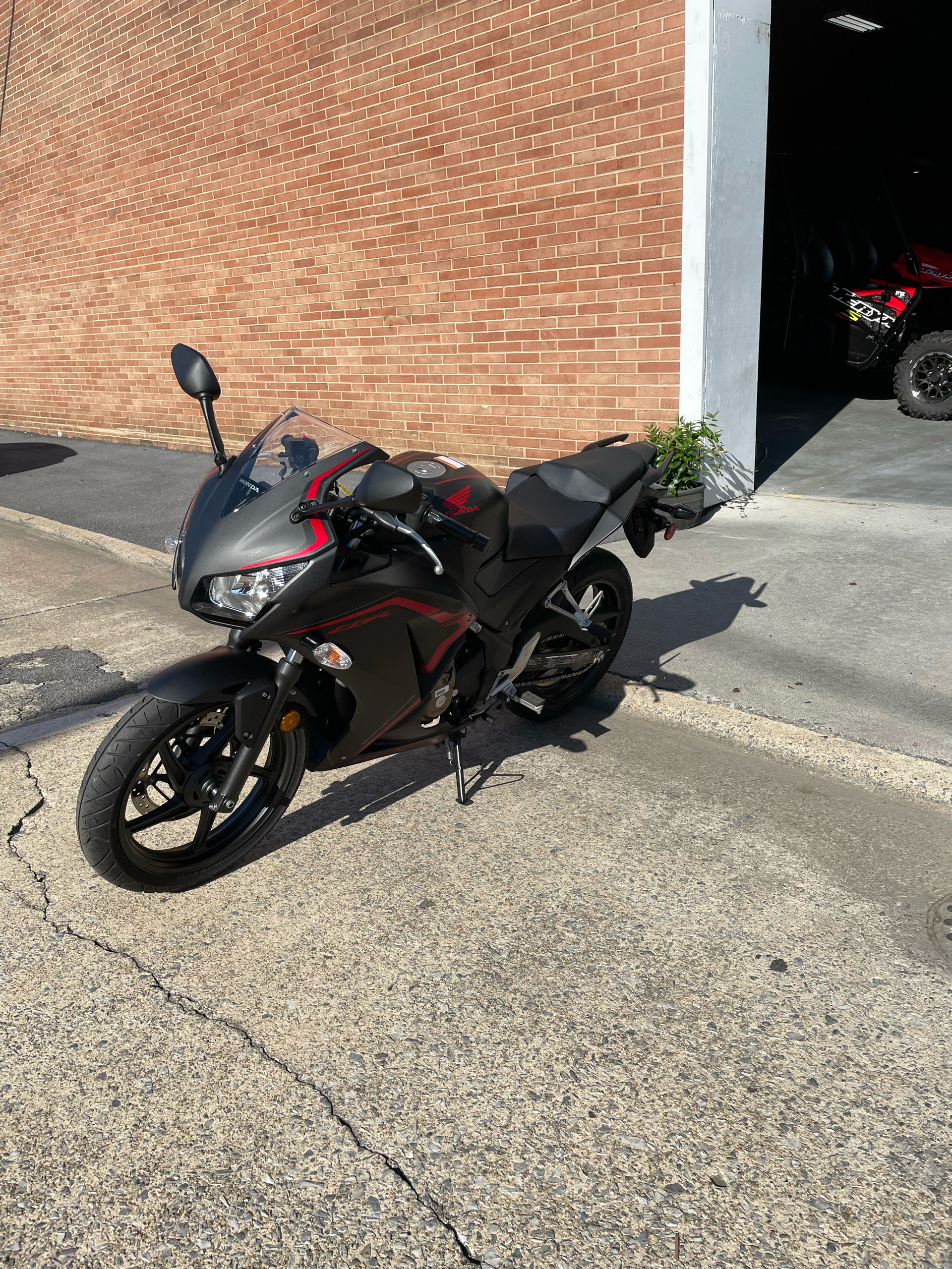 2022 Honda CBR300R in Kingsport, Tennessee - Photo 4