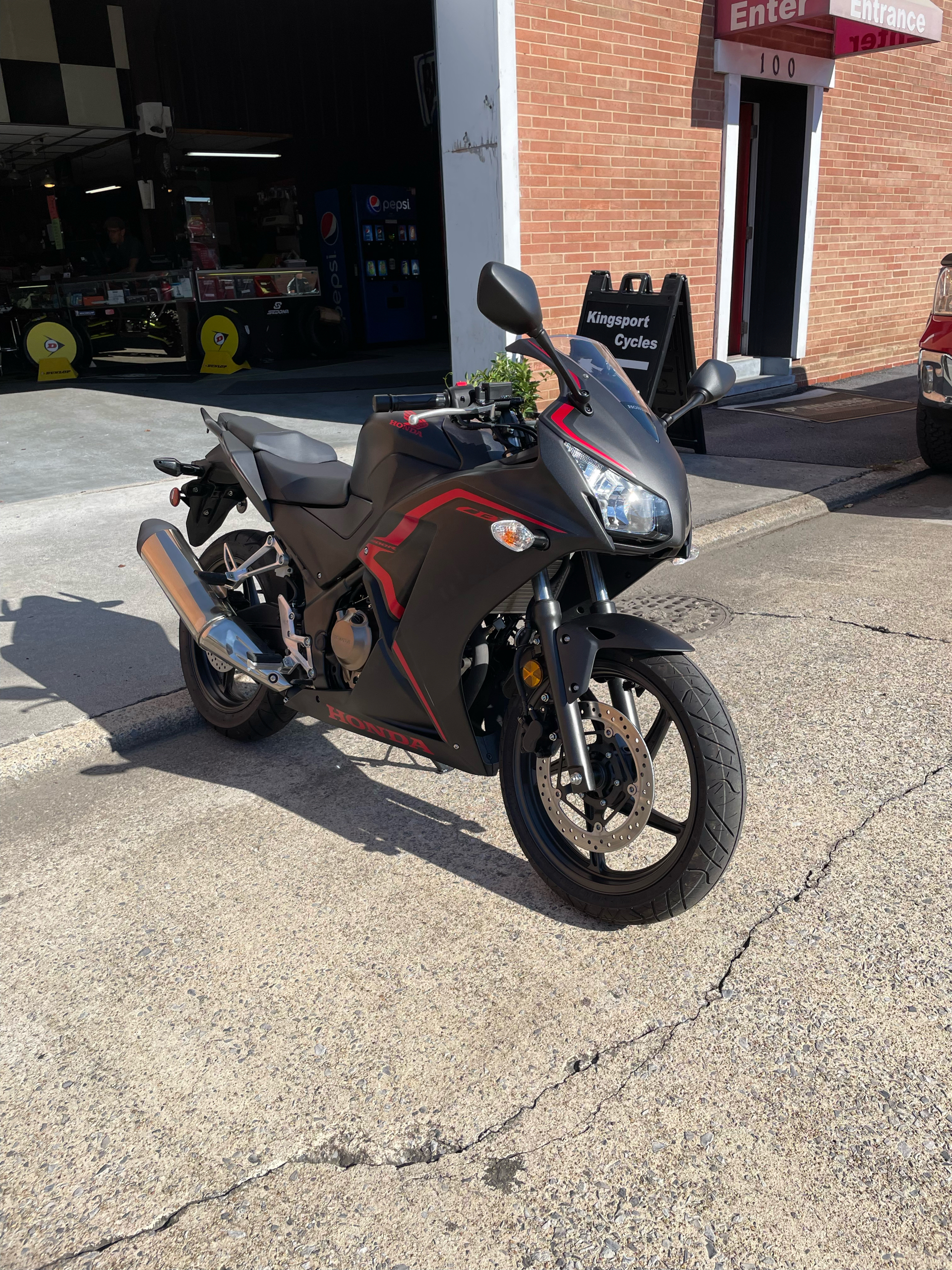 2022 Honda CBR300R in Kingsport, Tennessee - Photo 5