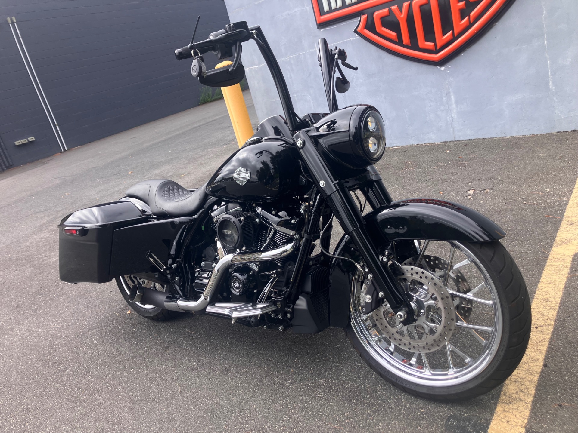 2021 Harley-Davidson ROADKING SPECIAL in West Long Branch, New Jersey - Photo 2