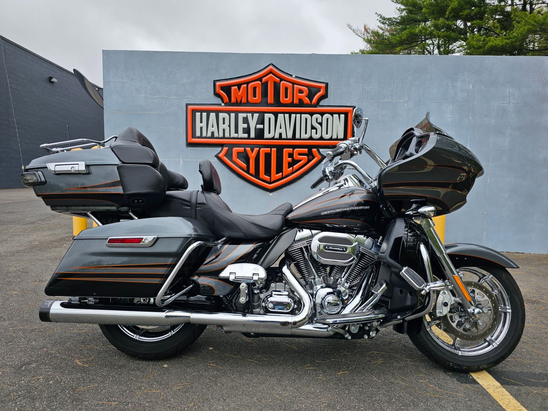 2016 Harley-Davidson CVO ROAD GLIDE ULTRA in West Long Branch, New Jersey - Photo 1