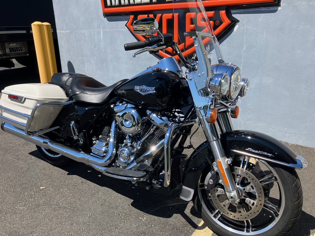2022 Harley-Davidson ROAD KING in West Long Branch, New Jersey - Photo 2