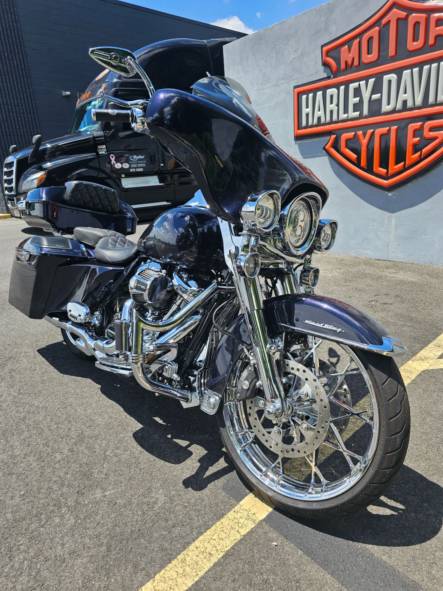 2019 Harley-Davidson ROAD KING in West Long Branch, New Jersey - Photo 2
