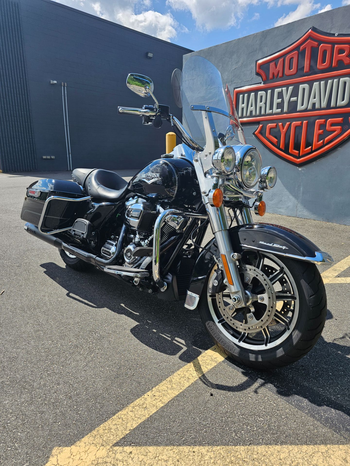 2017 Harley-Davidson ROAD KING in West Long Branch, New Jersey - Photo 2