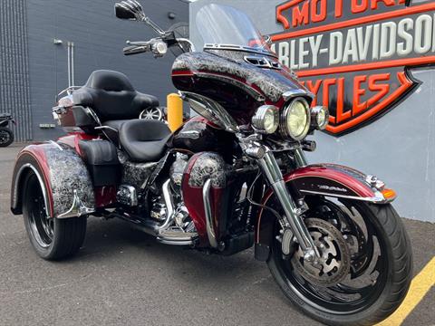 2014 Harley-Davidson TRI GLIDE ULTRA CLASSIC in West Long Branch, New Jersey - Photo 2