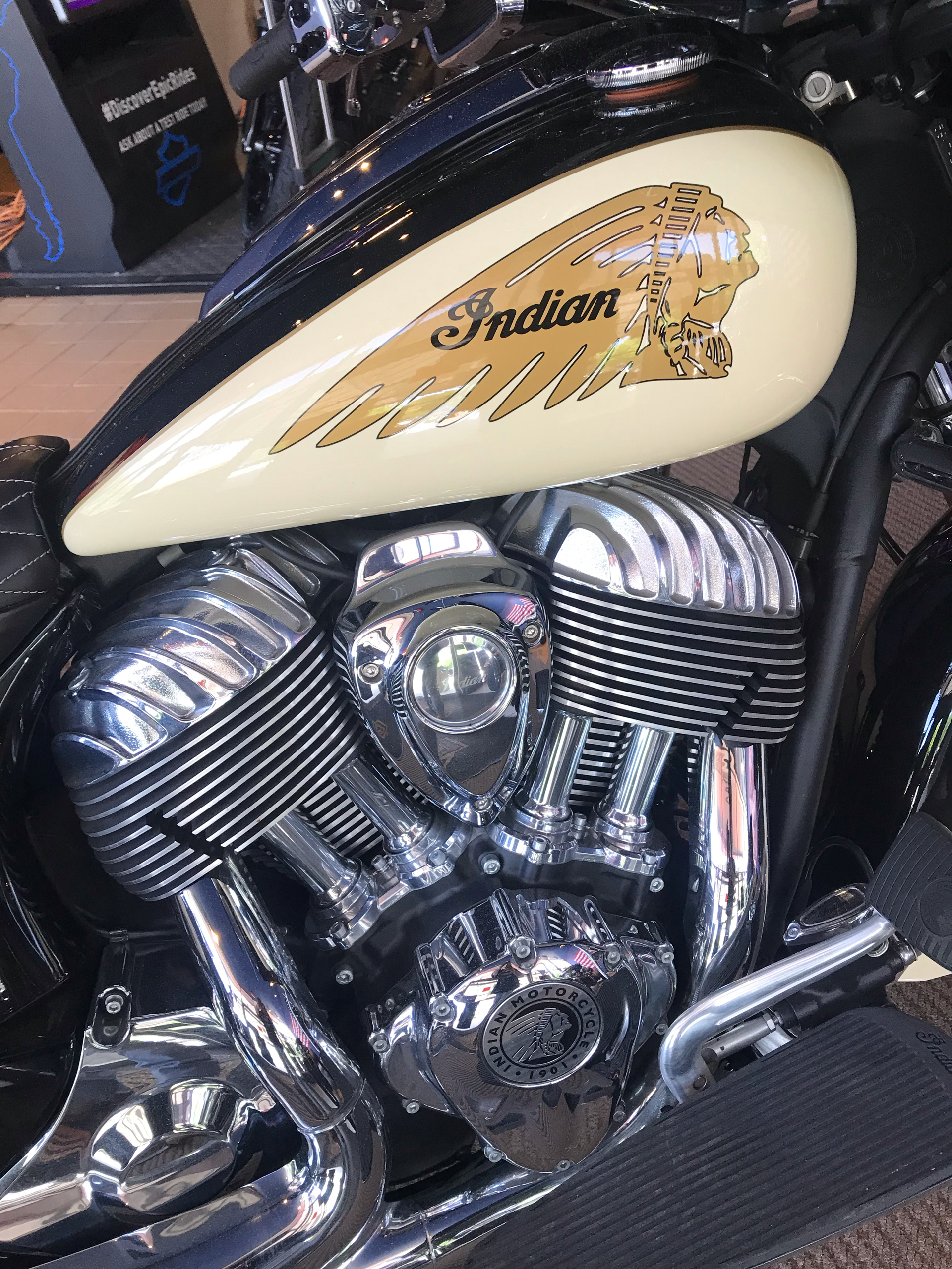 2019 Indian CHIEFTAN CLASSIC in Lakewood, New Jersey - Photo 2