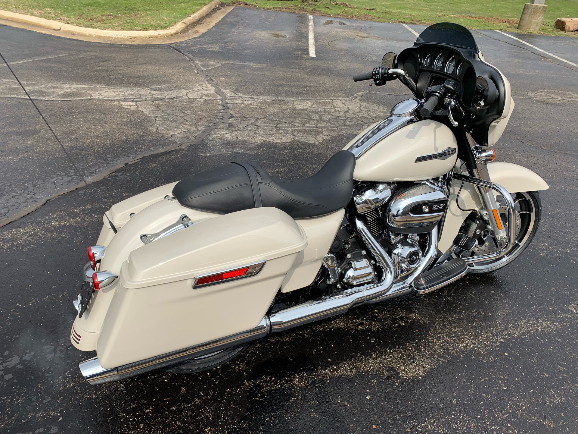 2022 Harley-Davidson Street Glide® in Portage, Michigan - Photo 10