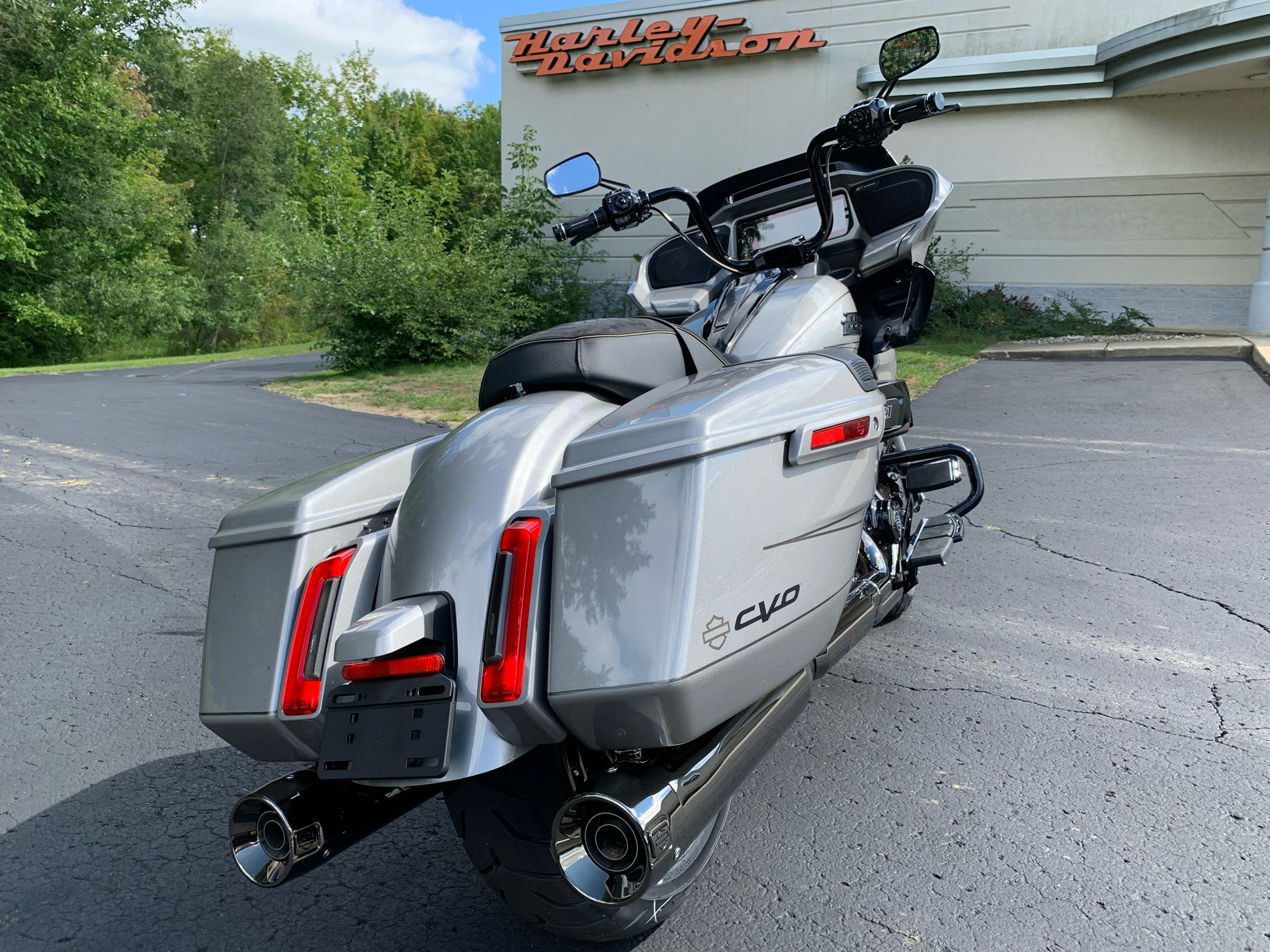 2023 Harley-Davidson CVO™ Road Glide® in Portage, Michigan - Photo 15