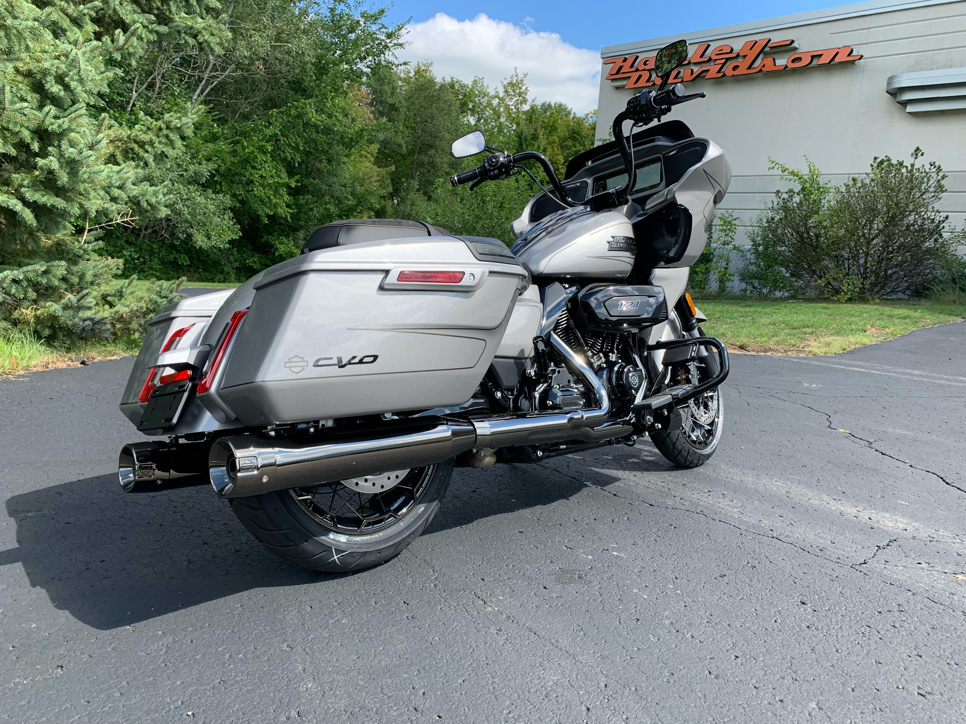 2023 Harley-Davidson CVO™ Road Glide® in Portage, Michigan - Photo 16