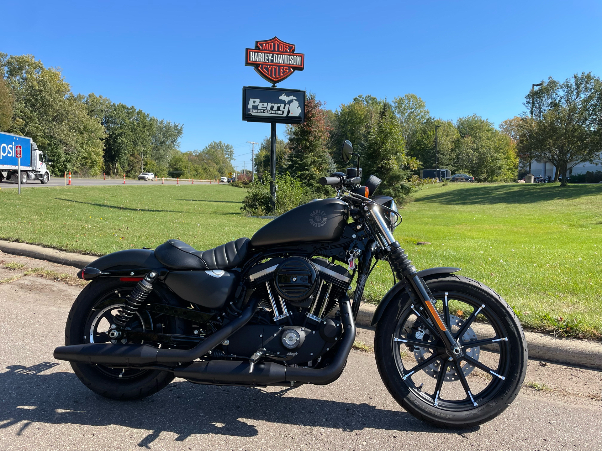 2022 Harley-Davidson Iron 883™ in Portage, Michigan - Photo 3