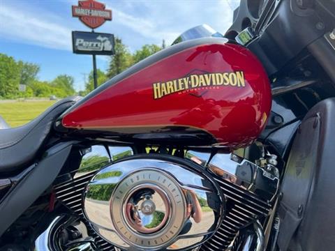 2010 Harley-Davidson Ultra Classic® Electra Glide® in Portage, Michigan - Photo 2