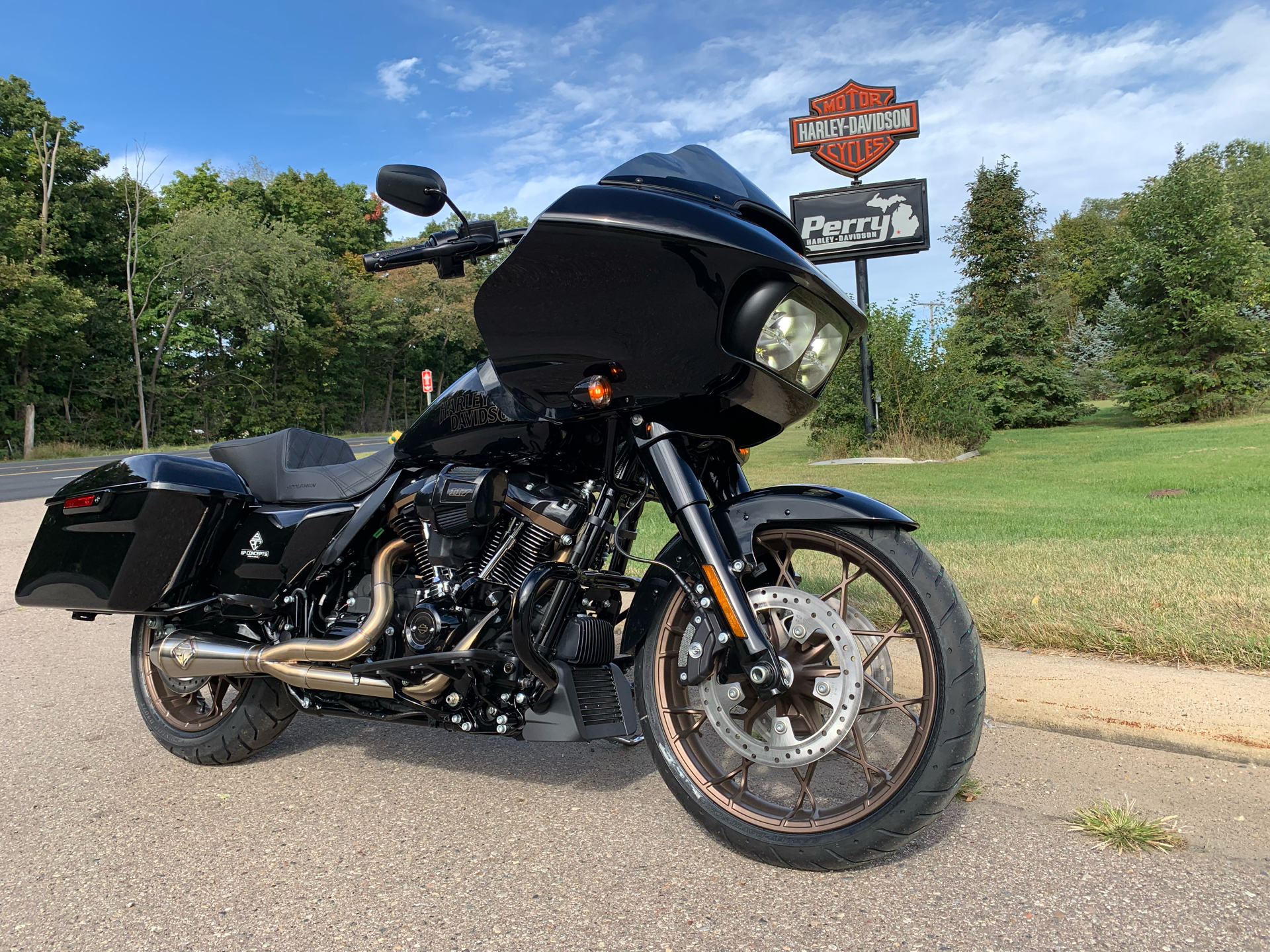 2022 Harley-Davidson Road Glide® ST in Portage, Michigan - Photo 2