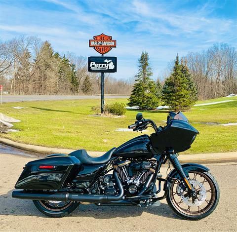 2022 Harley-Davidson Road Glide® ST in Portage, Michigan - Photo 8