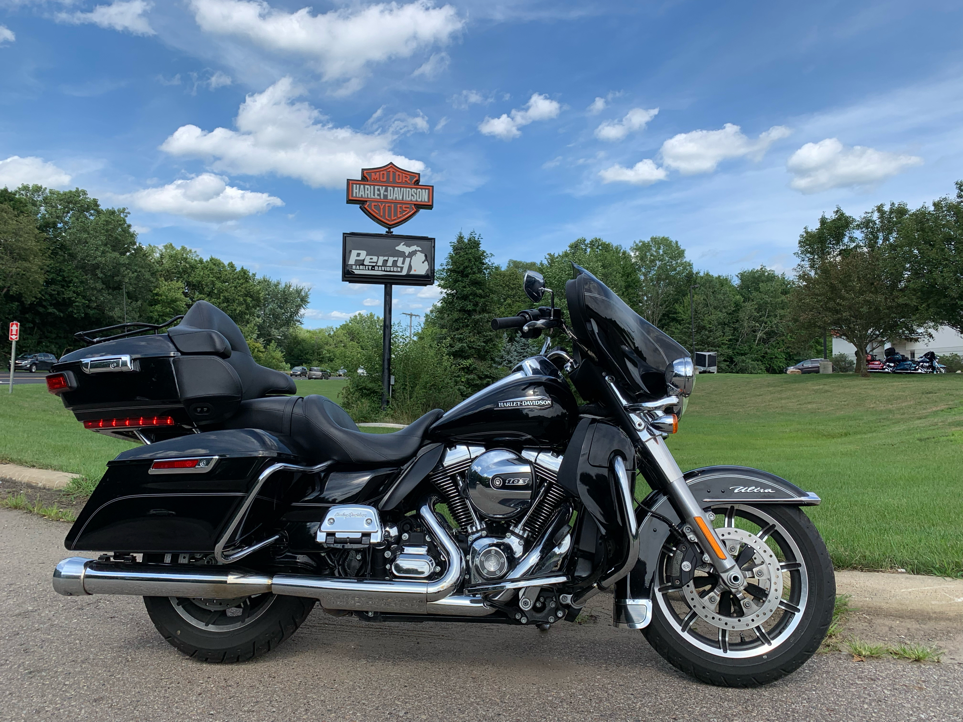 2014 Harley-Davidson Electra Glide® Ultra Classic® in Portage, Michigan - Photo 16