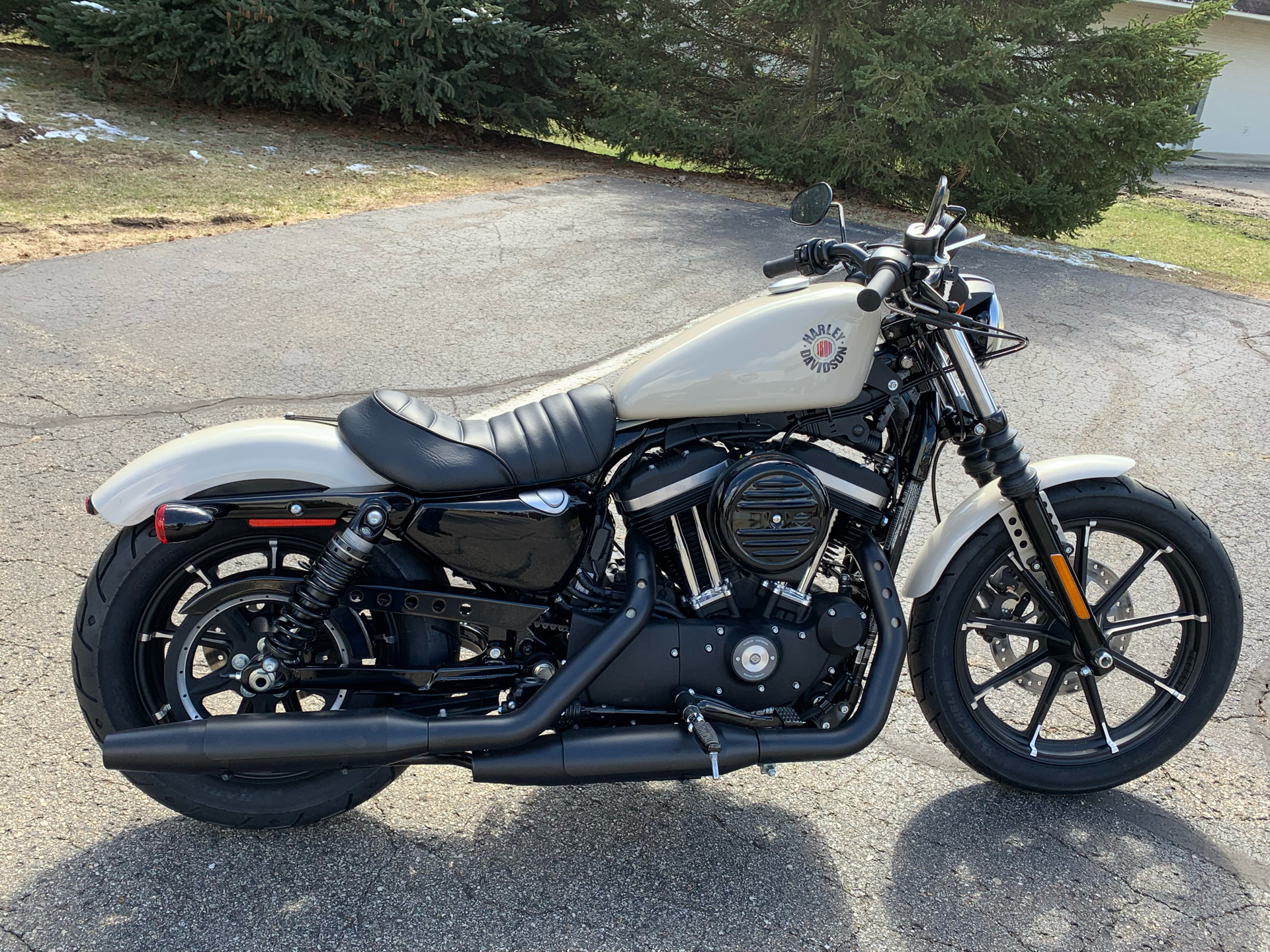 2022 Harley-Davidson Iron 883™ in Portage, Michigan - Photo 14
