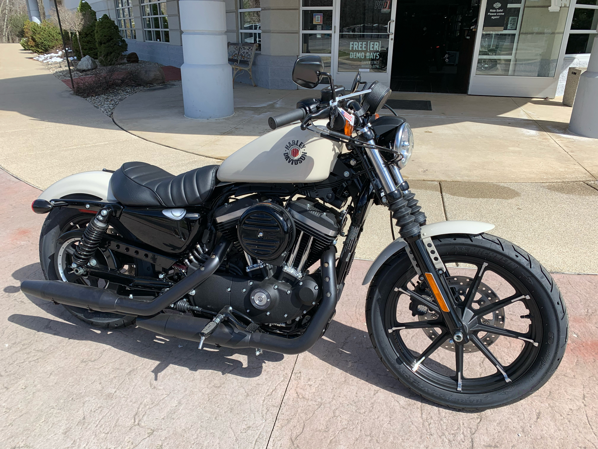 2022 Harley-Davidson Iron 883™ in Portage, Michigan - Photo 18