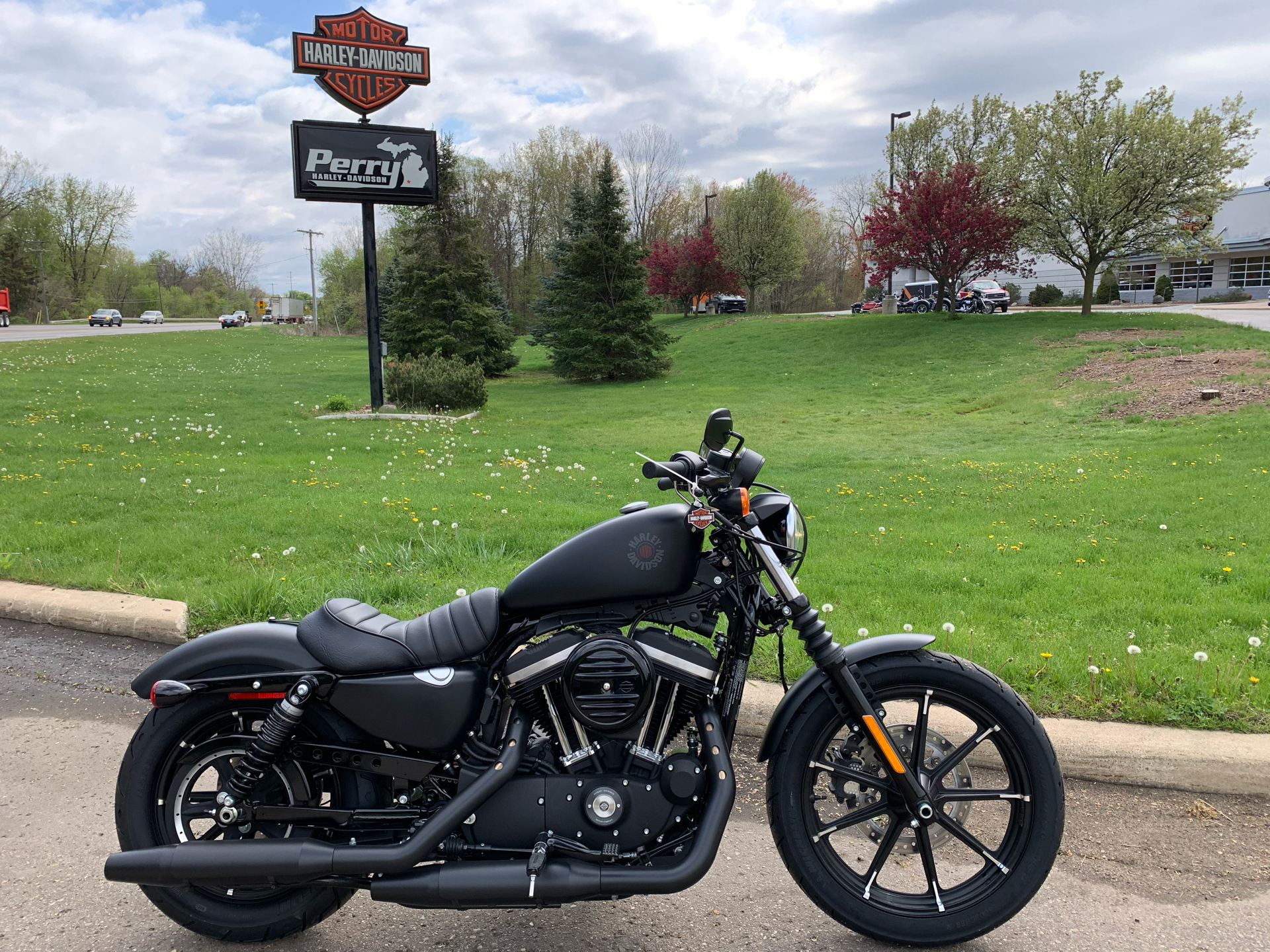 New 2021 Harley Davidson Iron 883 Motorcycles In Portage Mi 407009 Black Denim