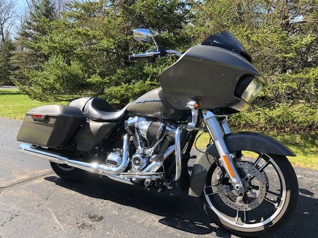 2019 Harley-Davidson Road Glide® in Portage, Michigan - Photo 2