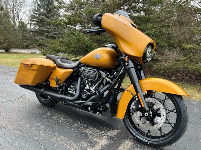 2023 Harley-Davidson Street Glide® Special in Portage, Michigan - Photo 2