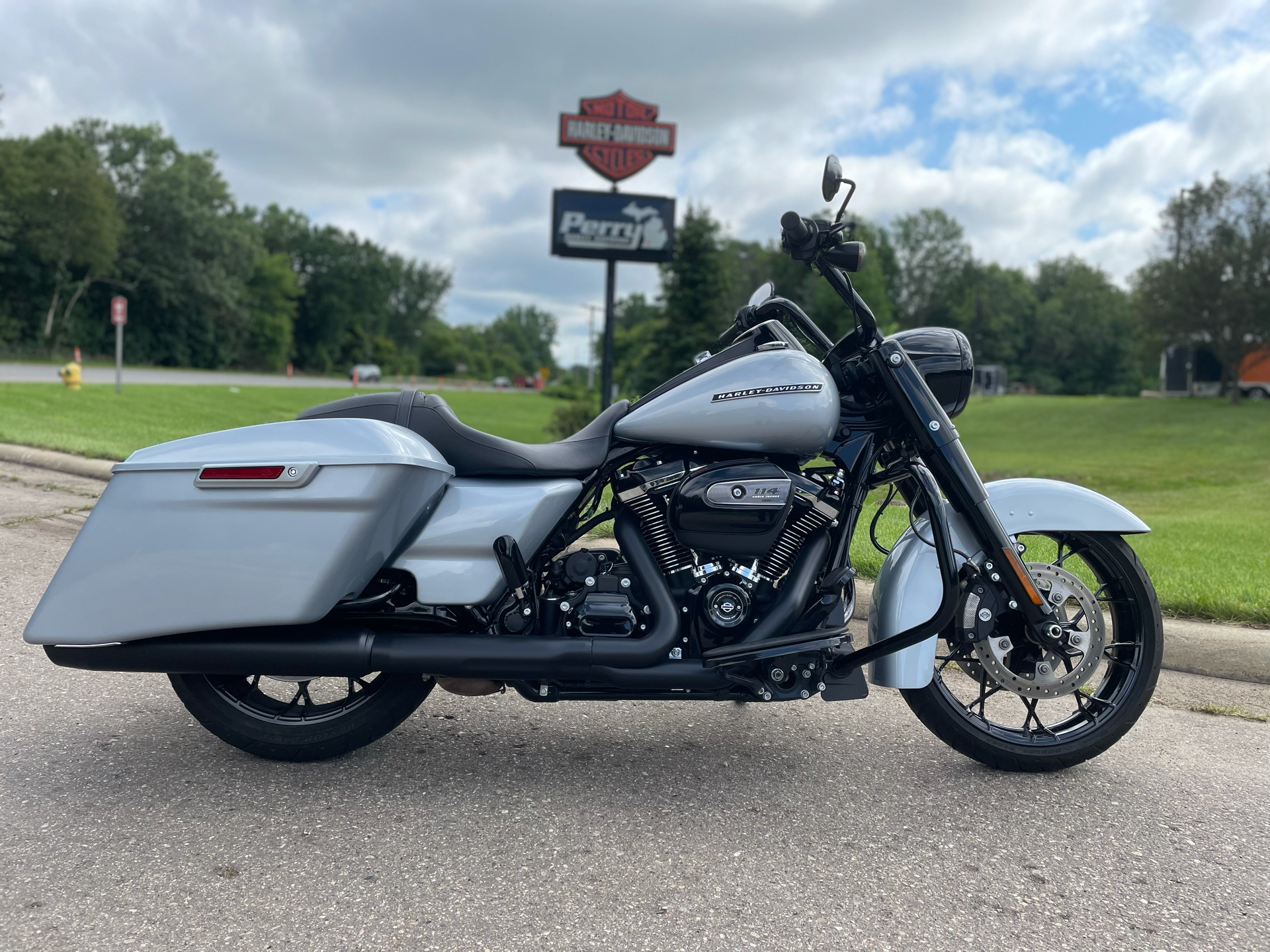 Certified Pre Owned 2020 Harley Davidson Road King Special Motorcycles In Portage Mi 641806 Barracuda Silver