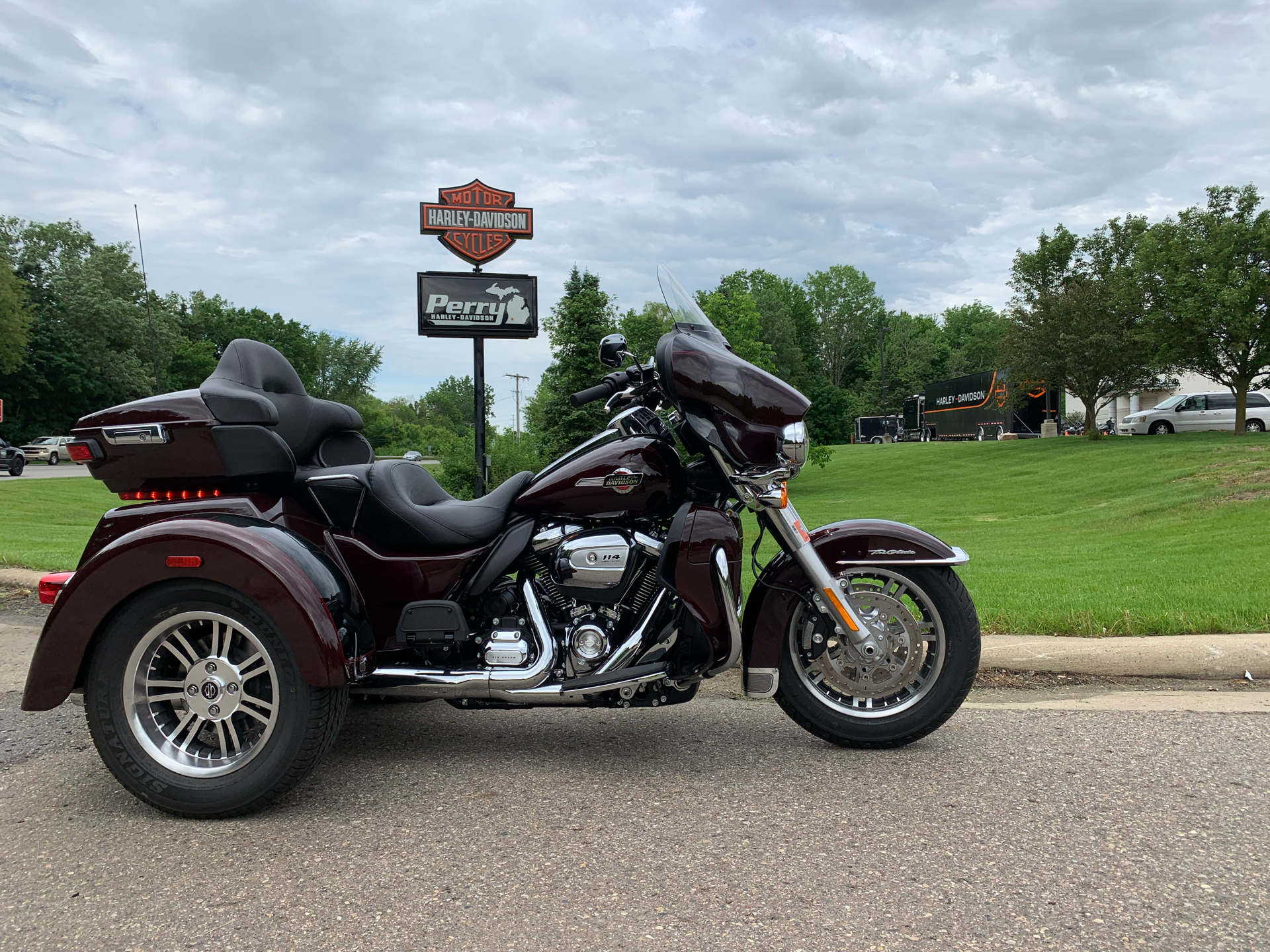2022 Harley-Davidson Tri Glide® Ultra in Portage, Michigan - Photo 1