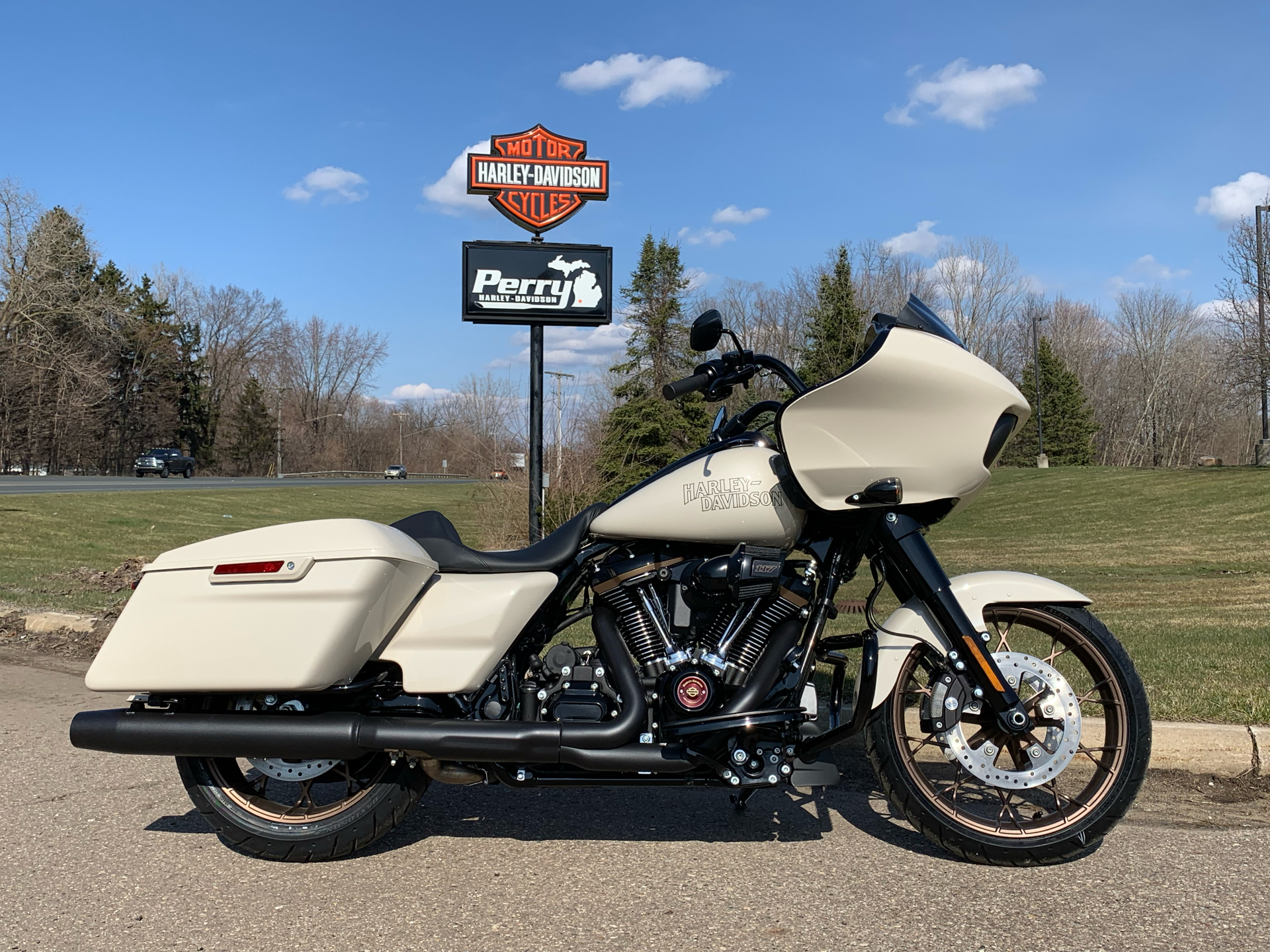 2023 Harley-Davidson Road Glide® ST in Portage, Michigan - Photo 4