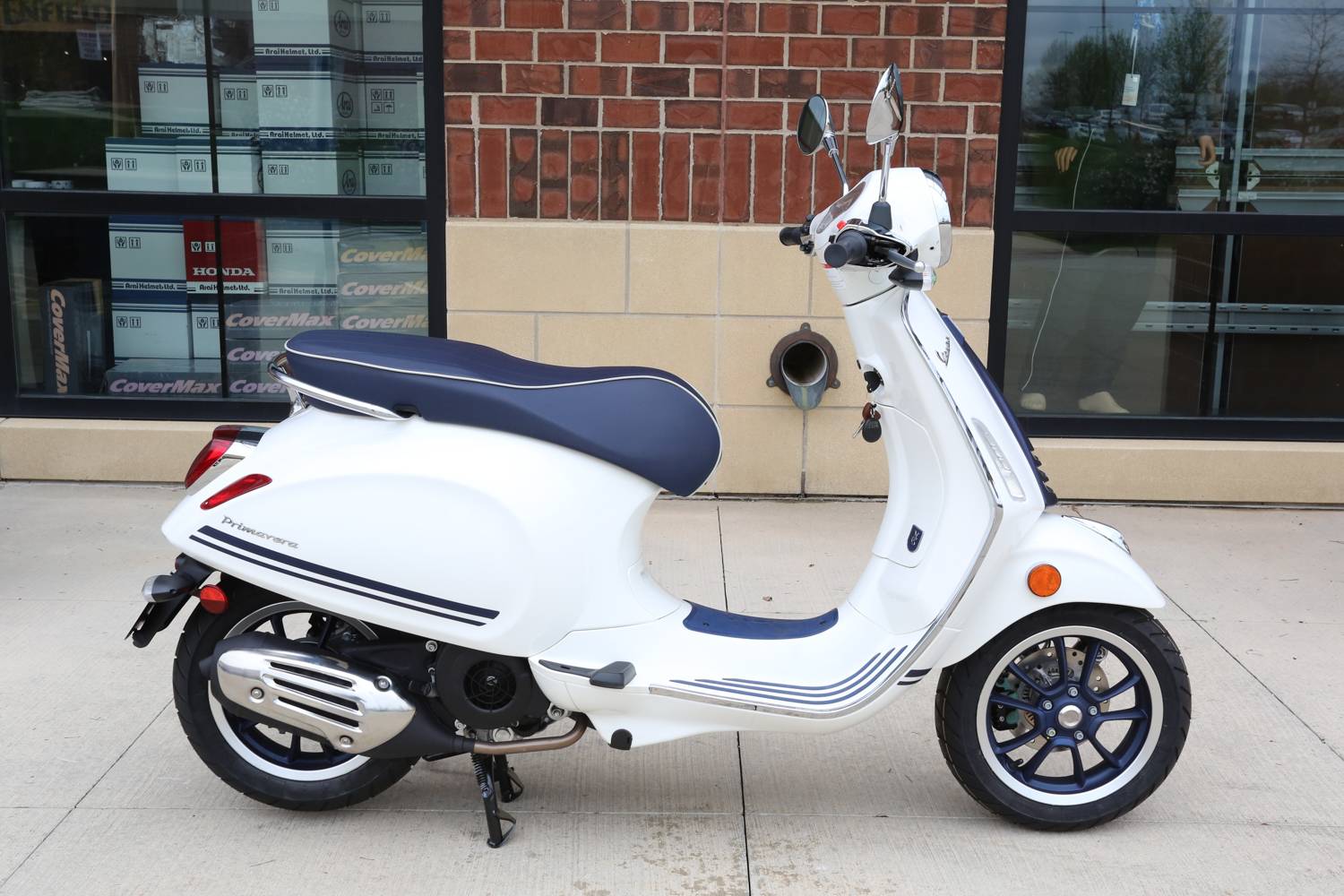 vespa primavera 150 yacht club