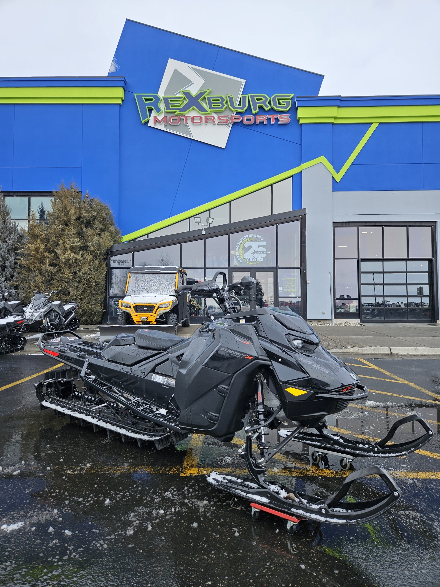 2023 Ski-Doo Summit X Expert 165 850 E-TEC Turbo R SHOT PowderMax X-Light 3.0 w/ 10.25 in. Touchscreen HAC in Rexburg, Idaho - Photo 2