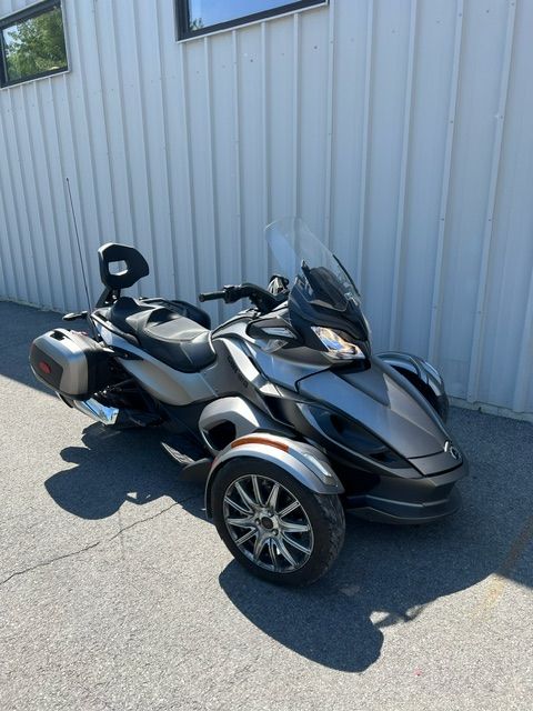 2014 Can-Am Spyder® ST Limited in Queensbury, New York - Photo 2