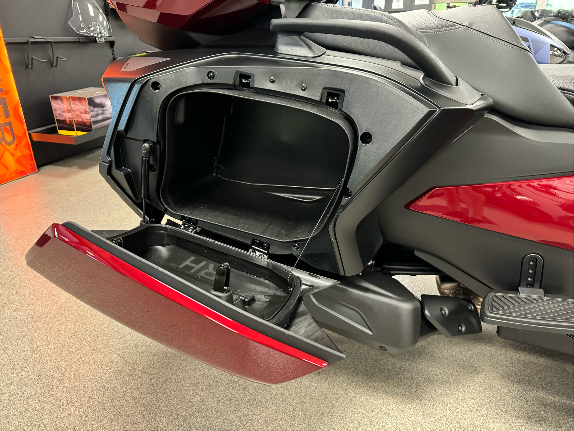 2024 Can-Am Spyder RT Limited in Queensbury, New York - Photo 4