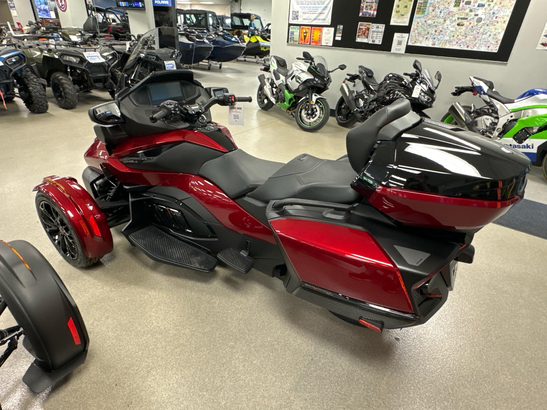 2024 Can-Am Spyder RT Limited in Queensbury, New York - Photo 2