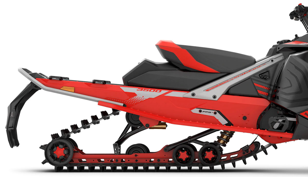 GRIP AND STABILITY: 3487 mm long Cobra track - The 3487mm long track with 41mm profile height gives the Rave RE snowmobile stability and a great grip when accelerating and braking. - Photo 8