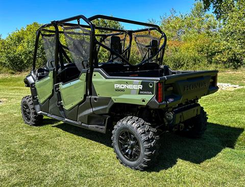 2023 Honda Pioneer 1000-6 Deluxe Crew in De Pere, Wisconsin - Photo 2