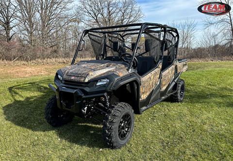 2023 Honda Pioneer 1000-6 Deluxe Crew in De Pere, Wisconsin - Photo 1