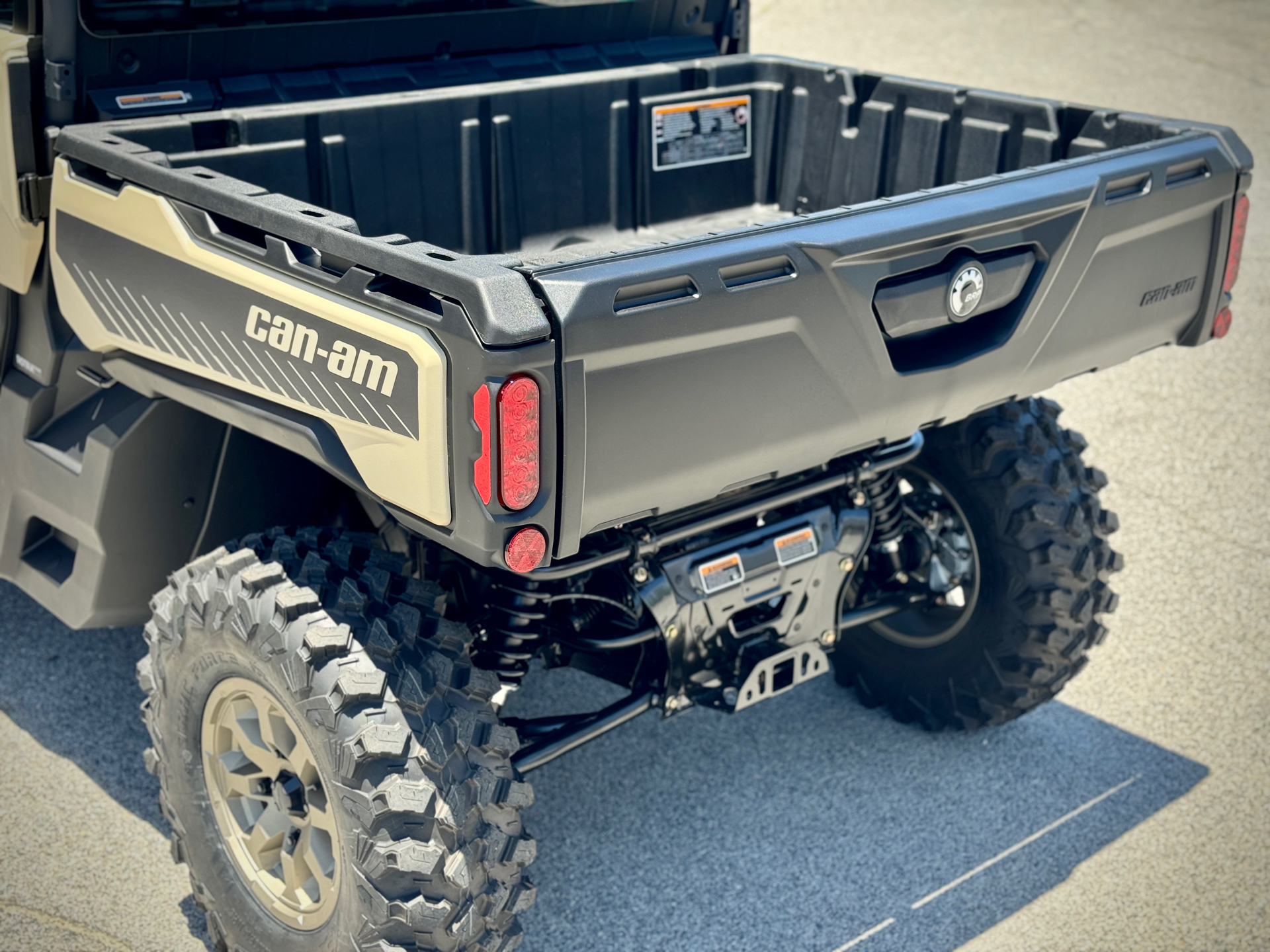 2024 Can-Am Defender MAX Limited in Panama City, Florida - Photo 8