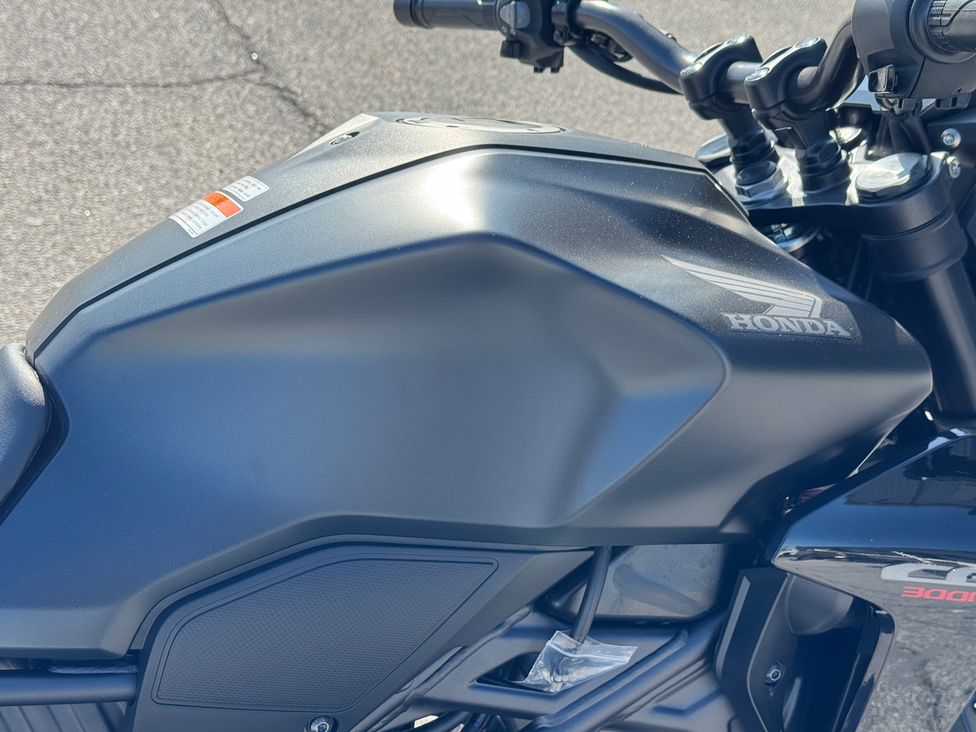2024 Honda CB300R ABS in Panama City, Florida - Photo 5