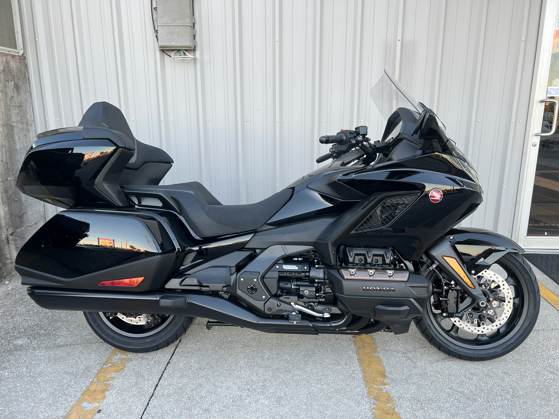 2023 Honda Gold Wing Tour Automatic DCT in Panama City, Florida - Photo 2