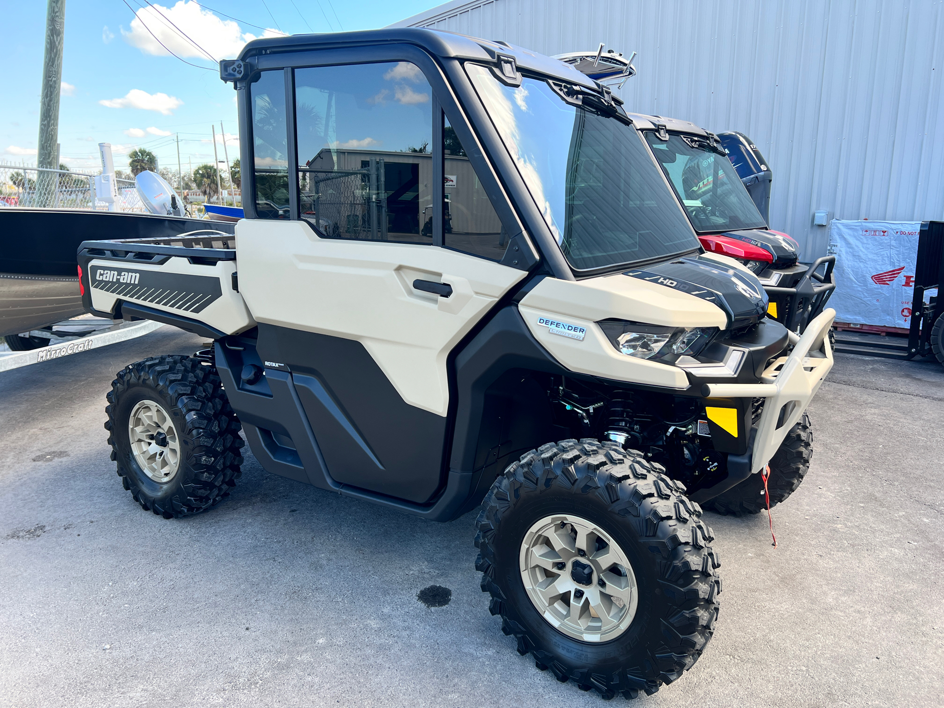 2023 Can-Am Defender Limited CAB HD10 in Panama City, Florida - Photo 3