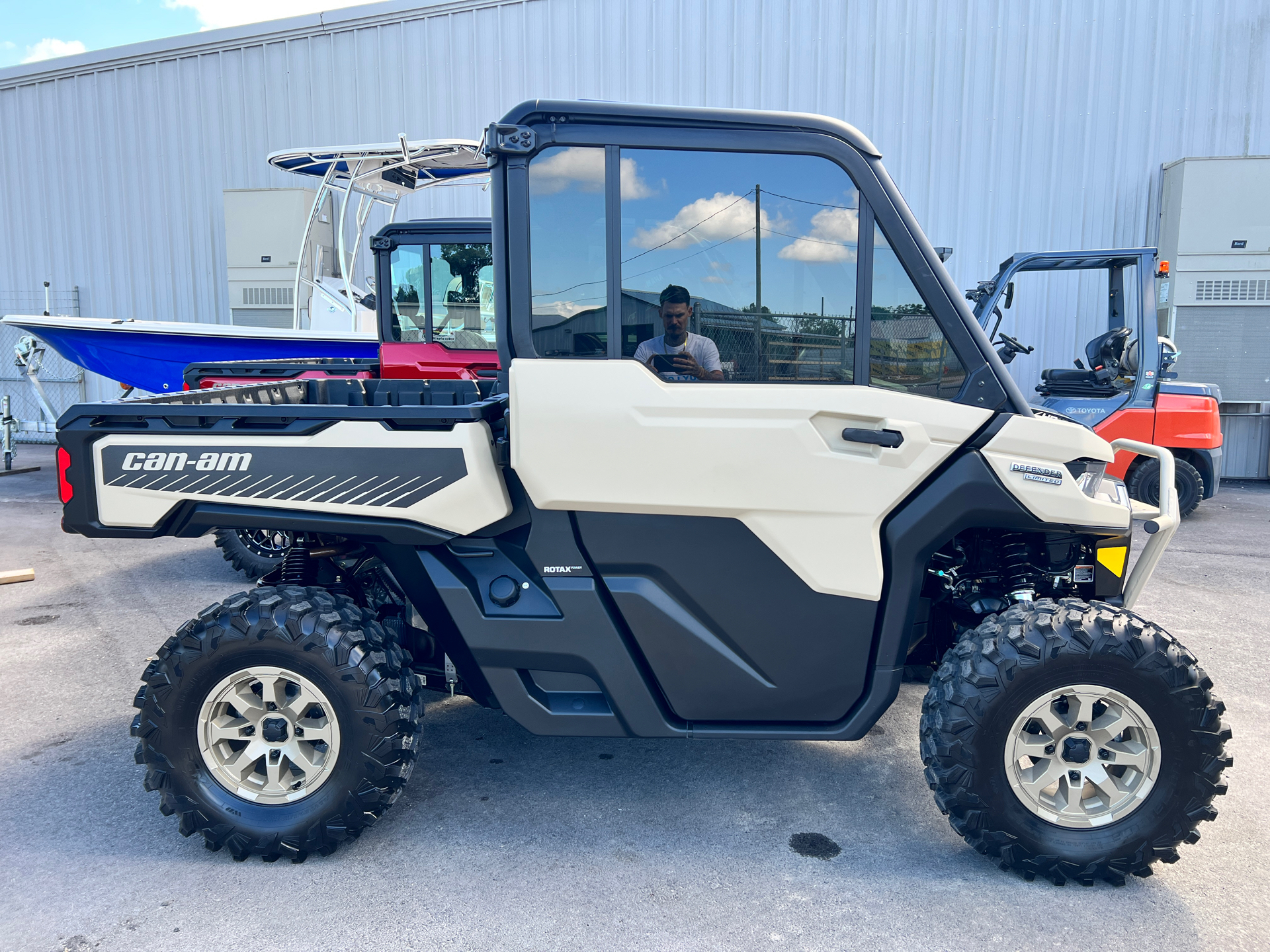 2023 Can-Am Defender Limited CAB HD10 in Panama City, Florida - Photo 9