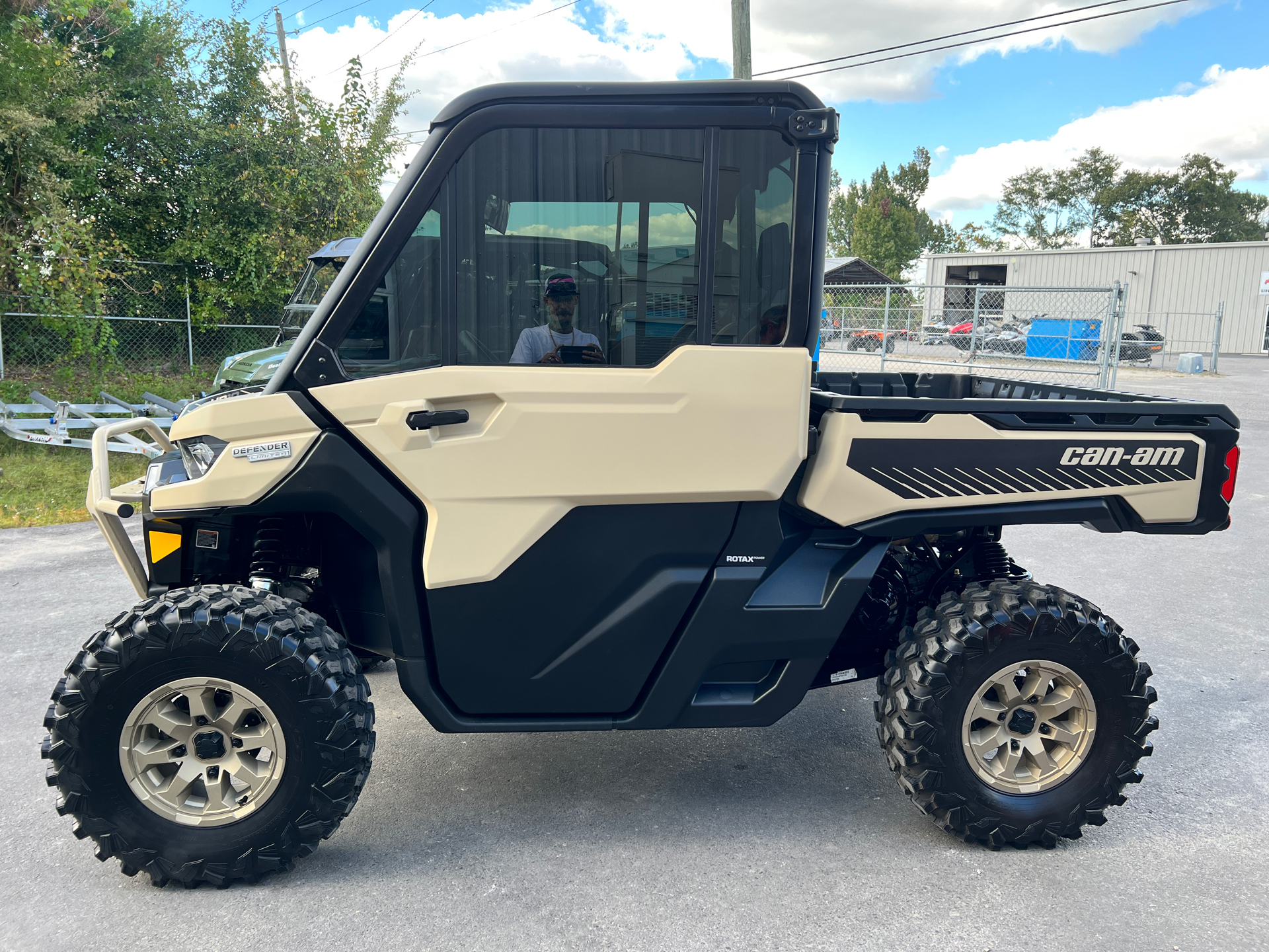 2023 Can-Am Defender Limited CAB HD10 in Panama City, Florida - Photo 15