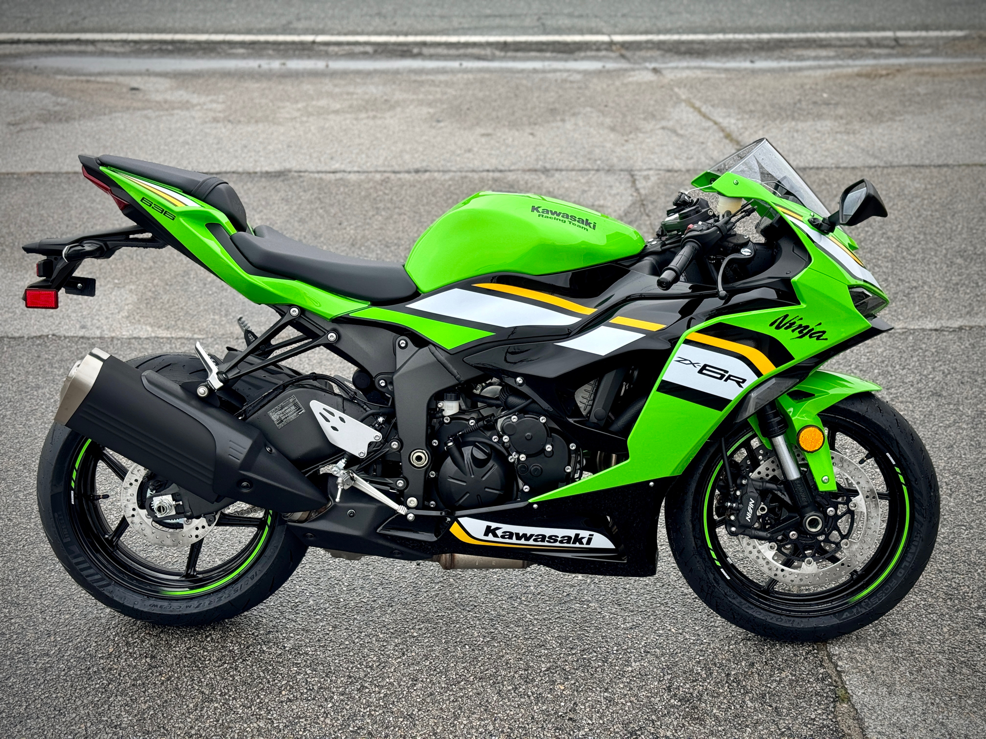 2025 Kawasaki Ninja ZX-6R KRT Edition in Panama City, Florida - Photo 5