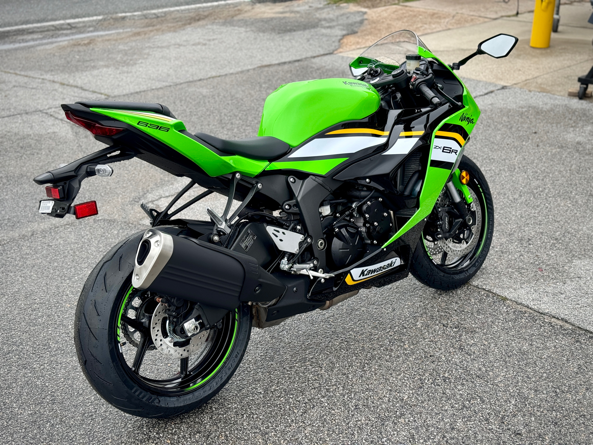 2025 Kawasaki Ninja ZX-6R KRT Edition in Panama City, Florida - Photo 10