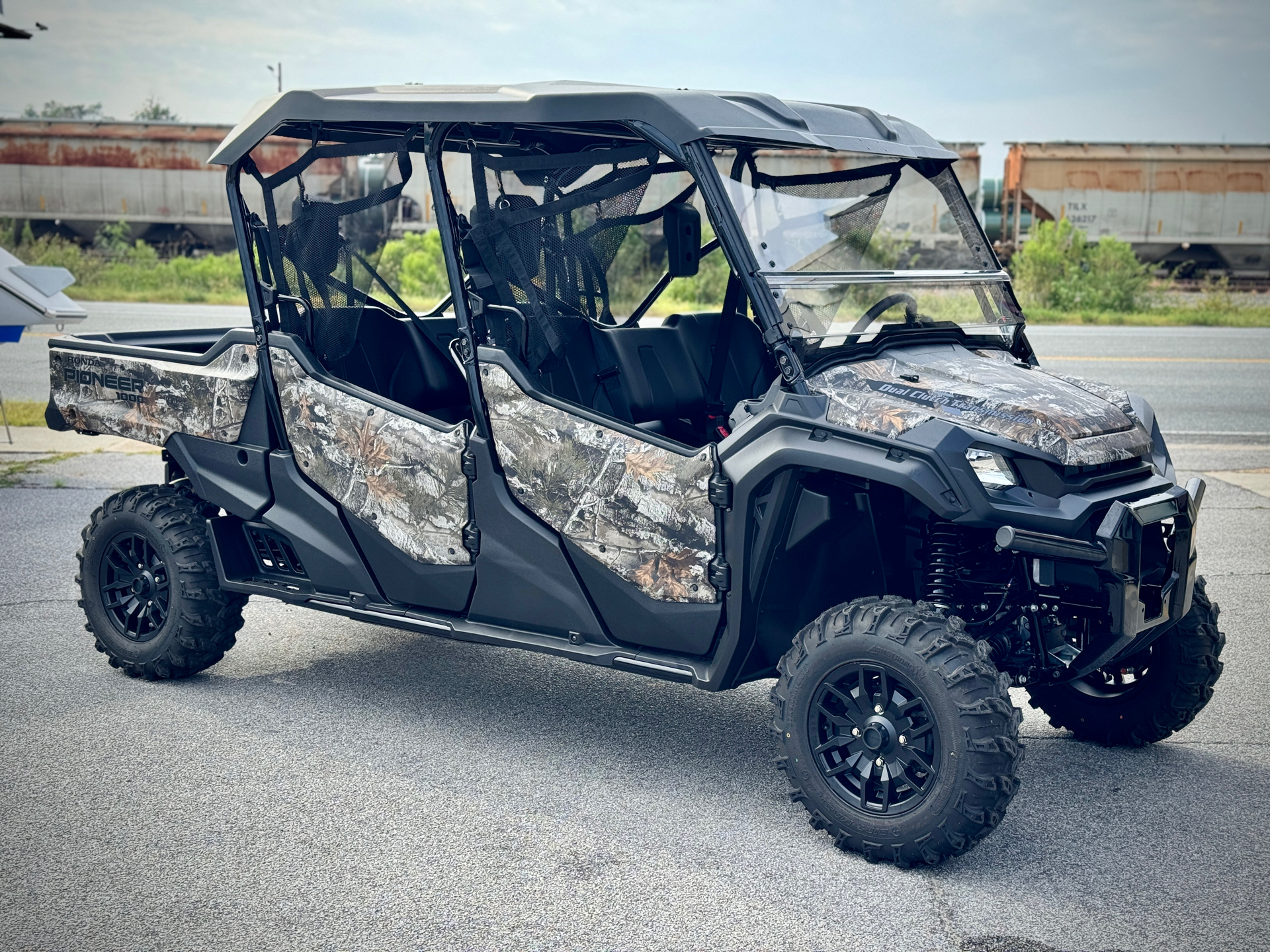 2024 Honda Pioneer 1000-6 Deluxe Crew in Panama City, Florida - Photo 1