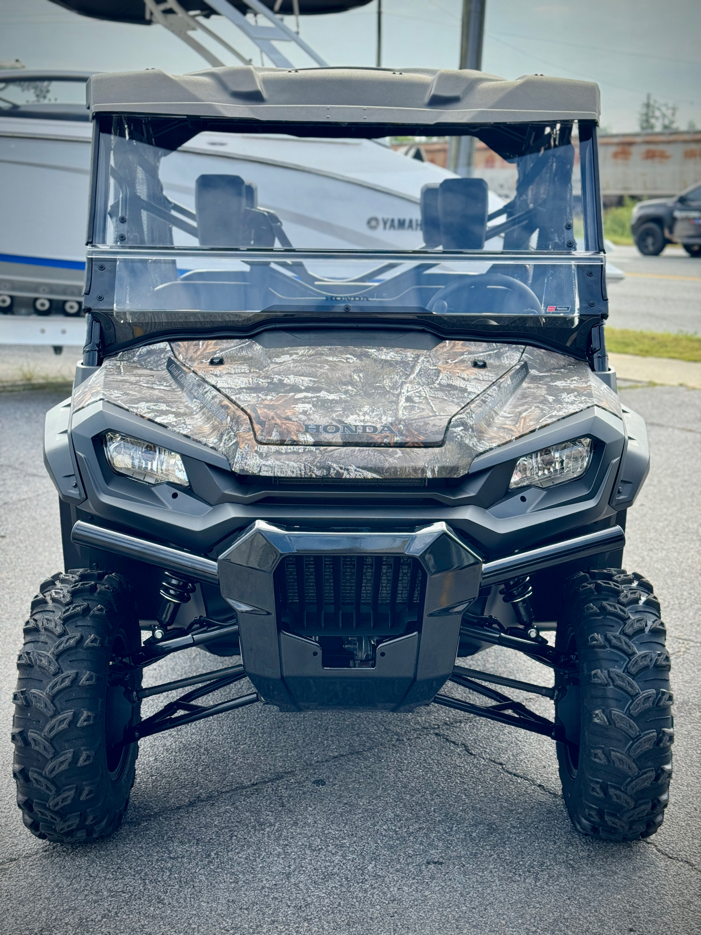 2024 Honda Pioneer 1000-6 Deluxe Crew in Panama City, Florida - Photo 2