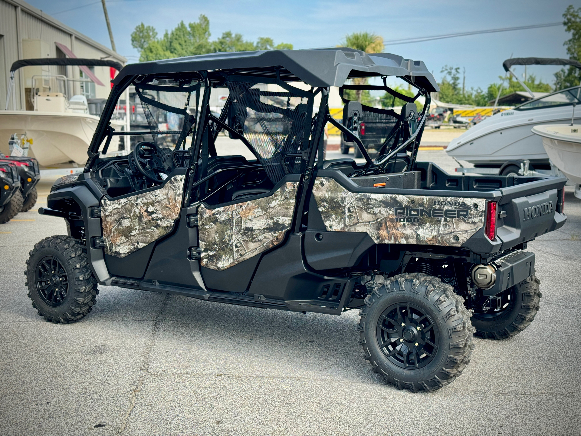 2024 Honda Pioneer 1000-6 Deluxe Crew in Panama City, Florida - Photo 14