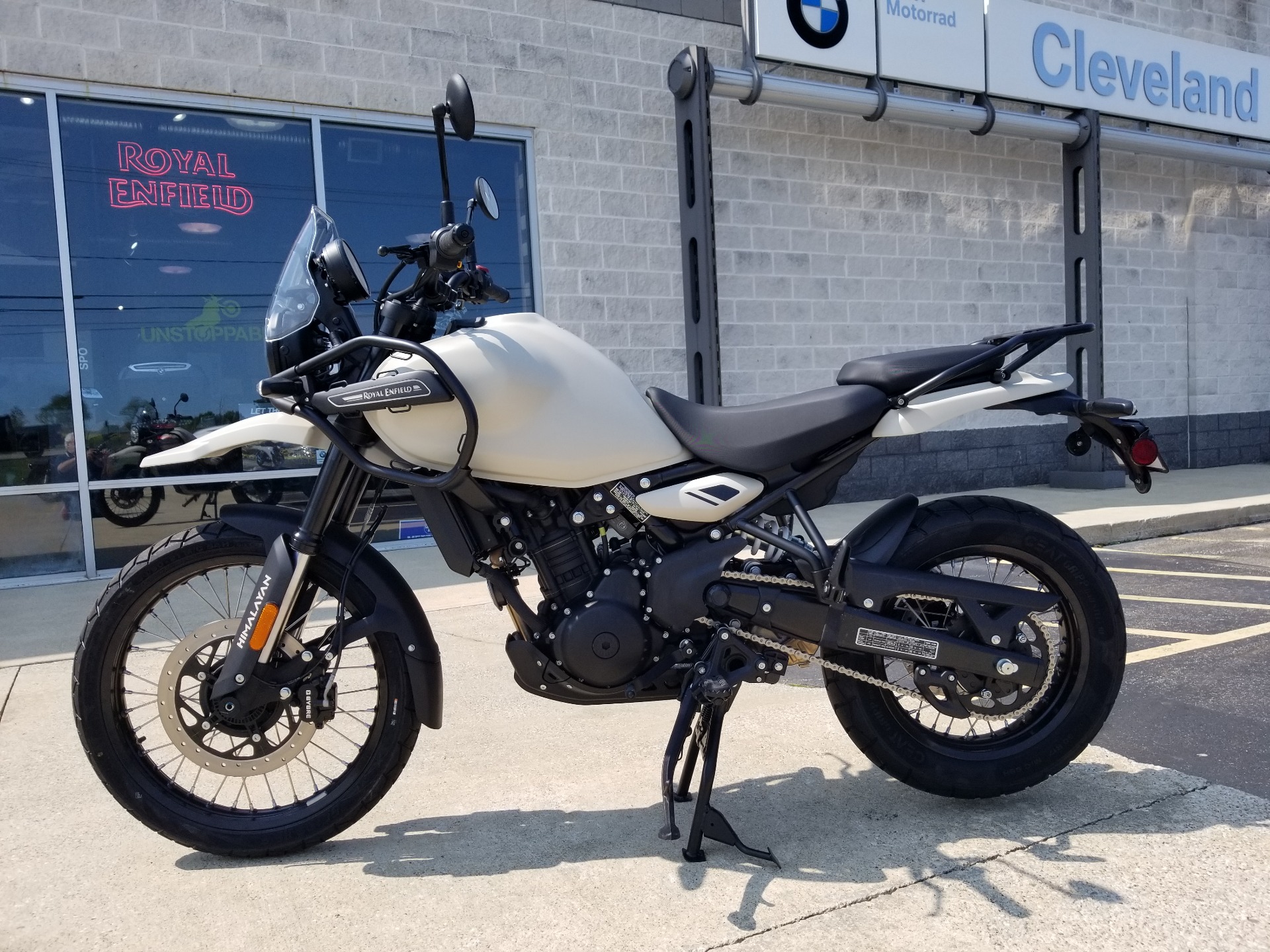 2025 Royal Enfield Himalayan 450 in Aurora, Ohio - Photo 2