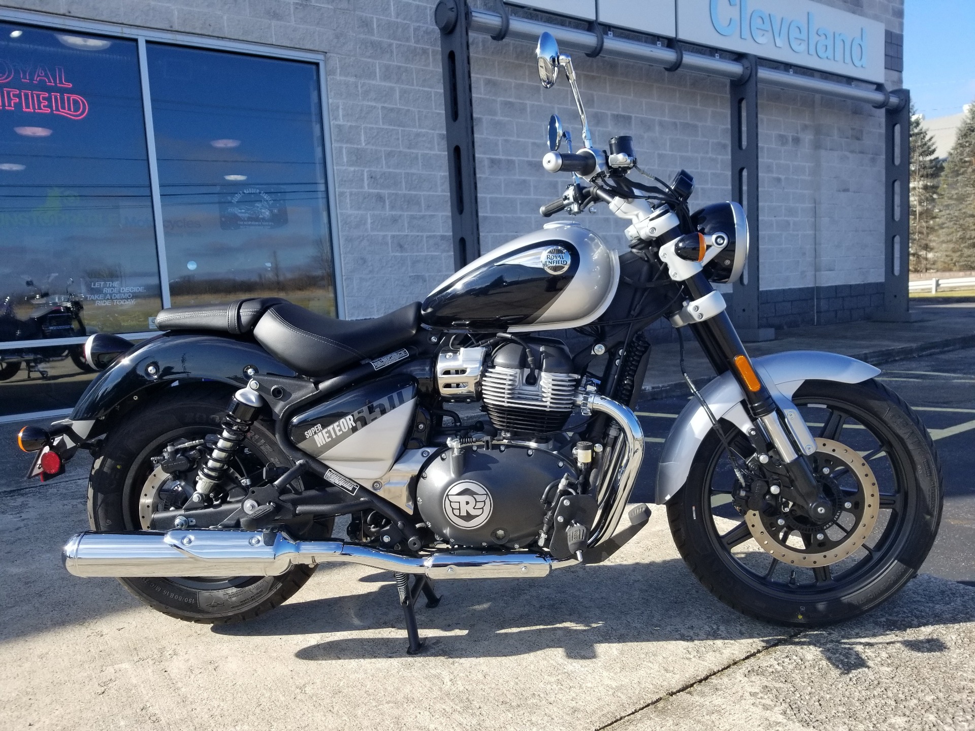 2024 Royal Enfield Super Meteor 650 in Aurora, Ohio - Photo 1