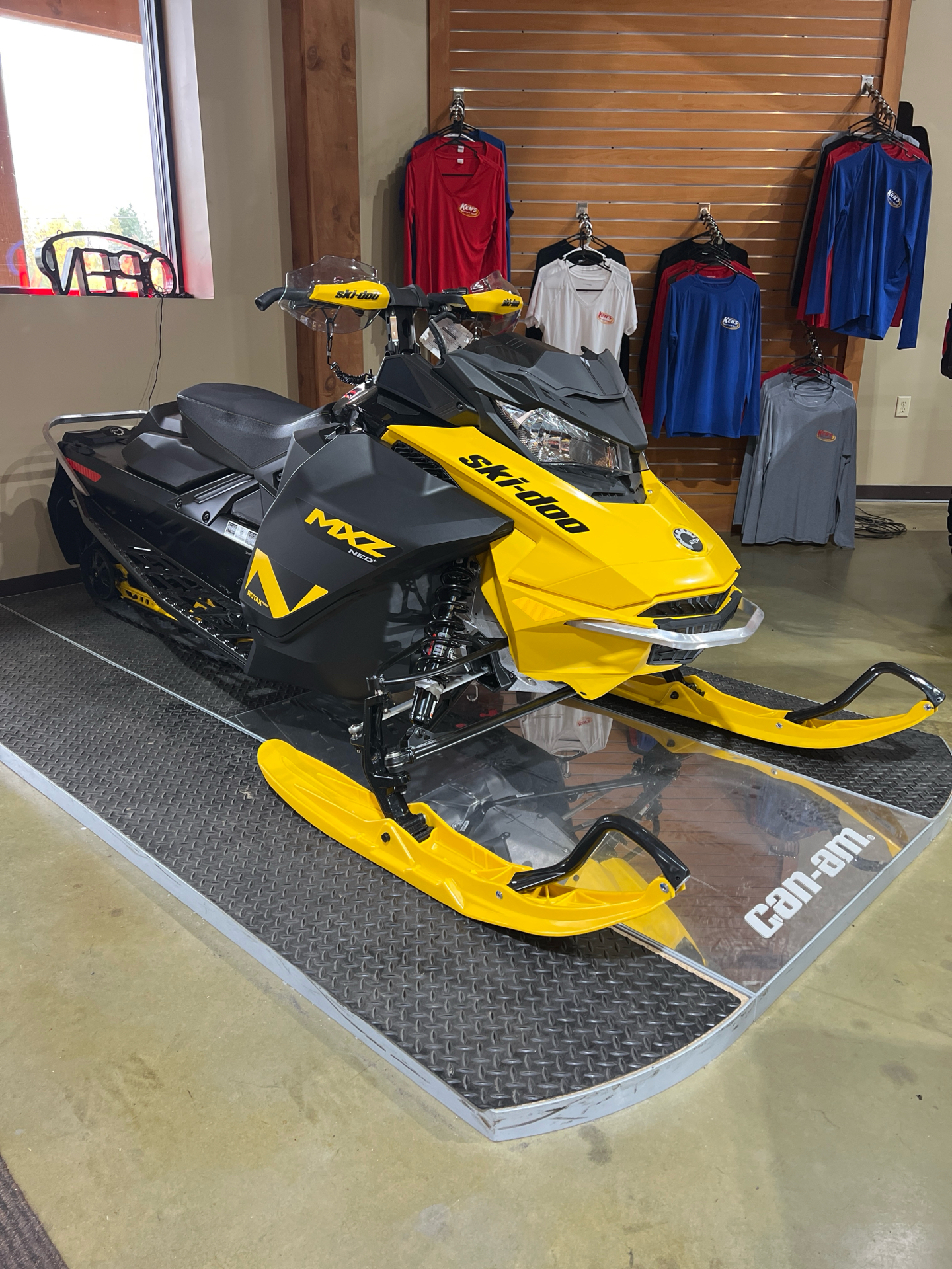 2024 Ski-Doo MXZ NEO+ 600 EFI ES RipSaw 1.25 in Elma, New York - Photo 1