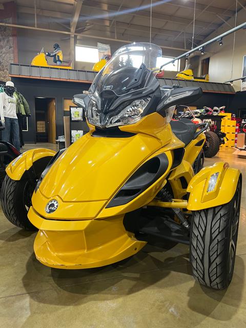 2014 Can-Am Spyder® ST-S SE5 in Elma, New York - Photo 2