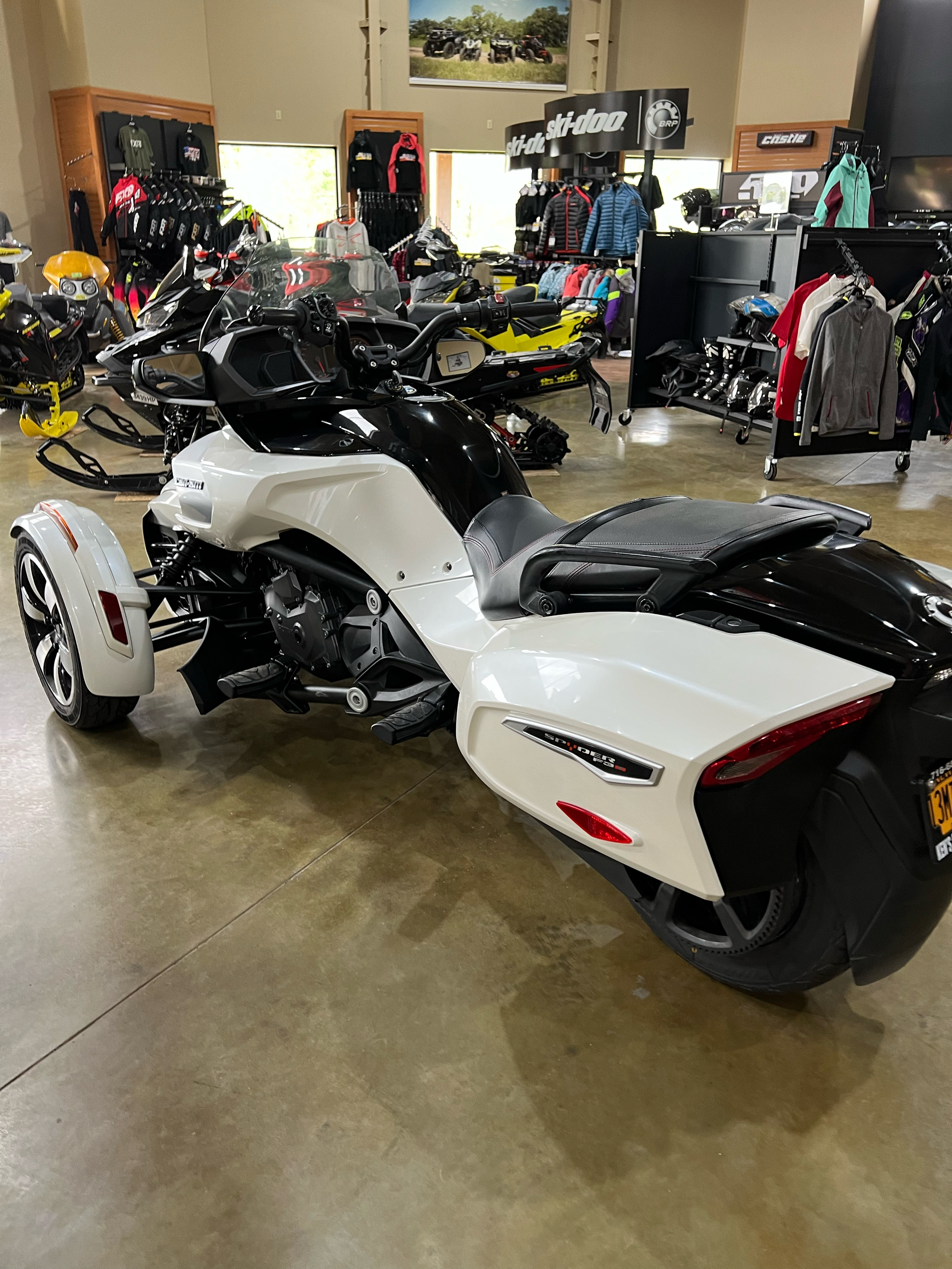2016 Can-Am Spyder F3-T SE6 in Elma, New York - Photo 3