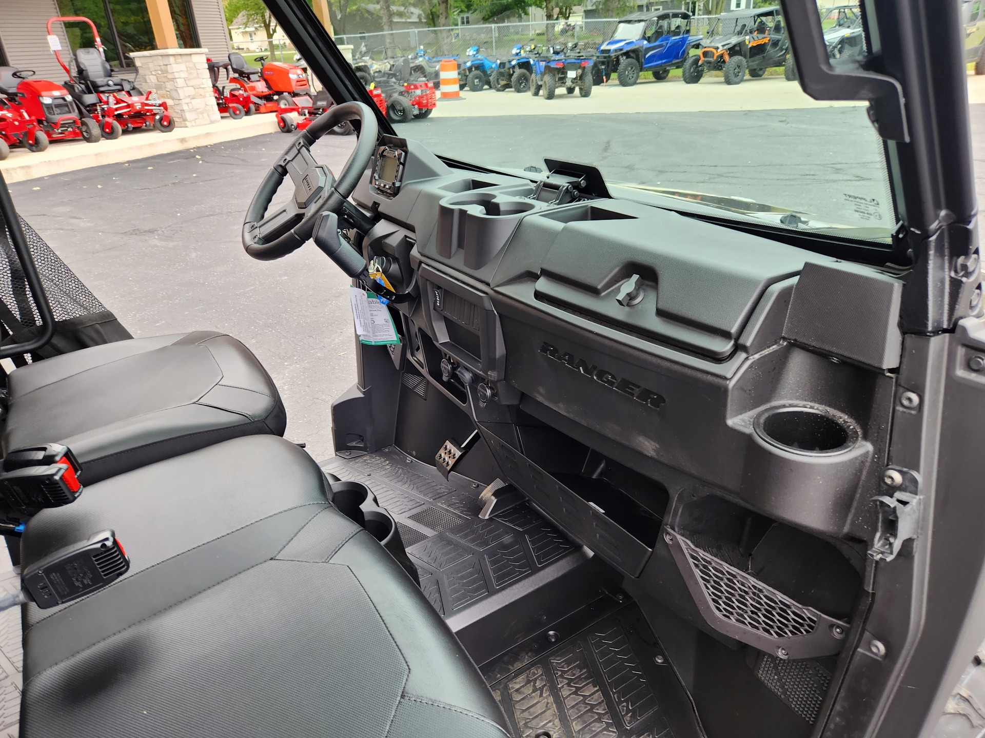 2025 Polaris Ranger Crew 1000 Premium in Fond Du Lac, Wisconsin - Photo 8